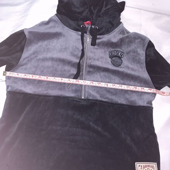 Women's New York Knicks Mitchell &Ness Black/Gray SIZE S classic Half-Zip Hoodie - Picture 4 of 6